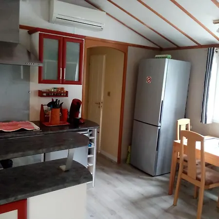 Parc Montana Mobil De Charme Kamp alanı *